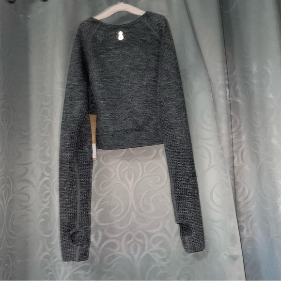 NWT Max & Allie Seamless Long Sleeve Charcoal Crop Top - Picture 10 of 13